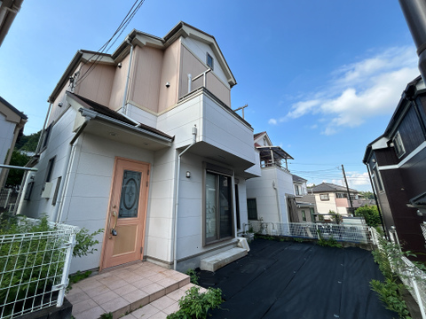物件外観(2026年8月21日撮影)9月末リフォーム完成予定