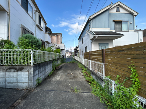 物件外観(2026年8月21日撮影)9月末リフォーム完成予定