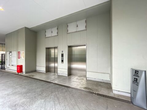 地下駐輪場へ直結する専用エレベーター!大切な自転車やバイクの出し入れもスムーズで快適です。