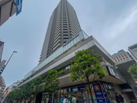 ドラッグストアや飲食店が身近に揃う好立地!生活利便性に恵まれた快適なロケーションです。