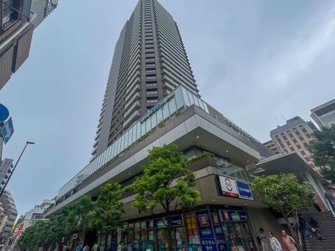 買い物も通院も敷地内で完結!緑豊かな街路樹と賑わいに包まれた駅前ランドマークレジデンス。