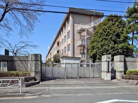 八王子市立由木中学校まで約824m