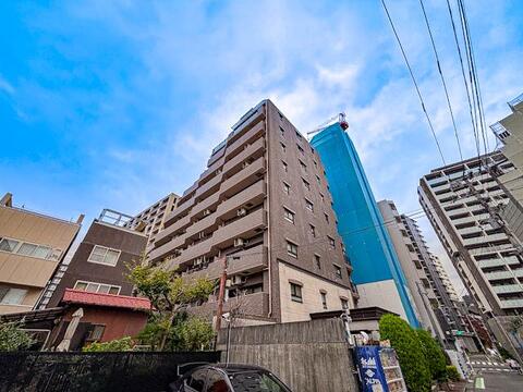 最寄り駅まで徒歩5分以内の好立地。駅近の利便性が通勤・通学の時間を短縮し、雨の日も負担が少なく、忙しい毎日をスムーズにサポートする恵まれた住環境です。