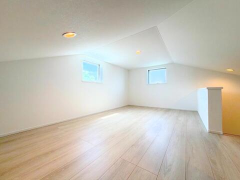 季節の衣類や大物荷物もラクラク納まる小屋裏スペース。趣味部屋や秘密基地としても活躍します。