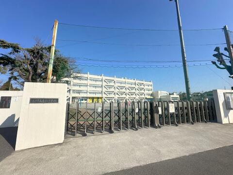 立川市立南砂小学校まで約140m