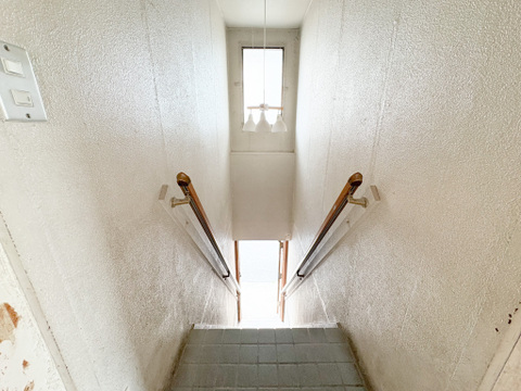 スケルトン状態【既存の壁などを解体した後の状態】でのお引渡しとなりますので、事業用や居住用など、様々な用途に合わせてご自身でリフォームを行うことが可能です。