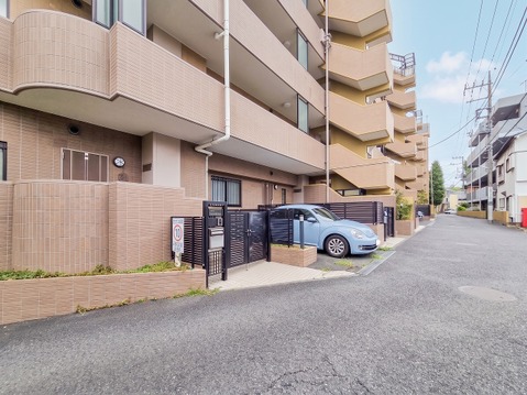 共用部分が清潔に保たれており、管理が行き届いているマンションです。住む人が気持ちよく利用できる空間が広がり、安心して快適に過ごせる住環境が整っています。