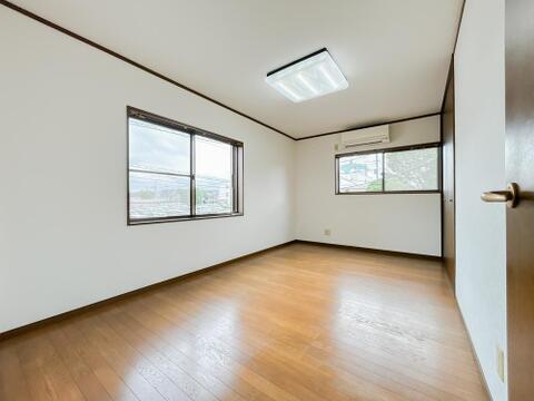 心と体をゆったりと安らげる主寝室。一日の疲れを癒すだけでなく、落ち着ける空間です。