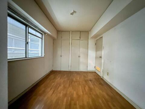 「洋室」 寝室や子供部屋に使いやすい洋室。床やクロスの貼替で自分好みのインテリアへ生まれ変わります。