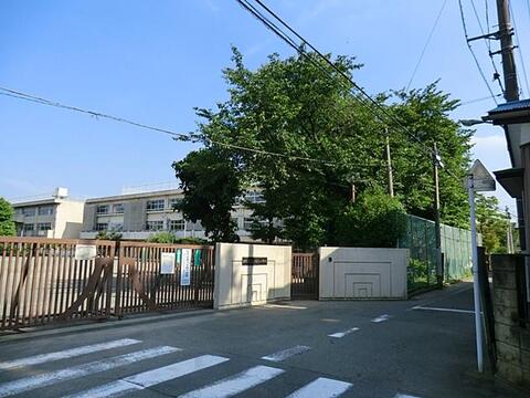 調布市立富士見台小学校まで約879m