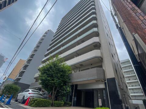 都会的で洗練されたスタイリッシュな外観フォルム。見晴らし・陽当りともに良好な都市型マンション。