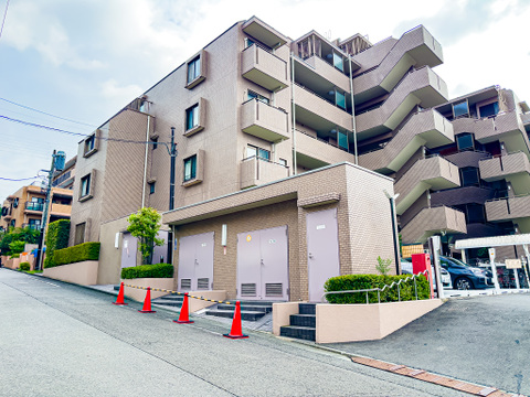 大通りからは外れていますが、飲食店なども点在しており、利便性にも優れております。2026/9/5撮影