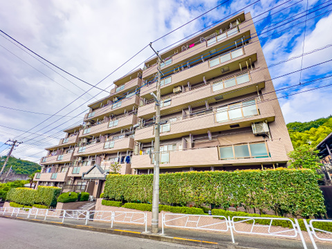 自然豊かな閑静な住宅地に位置します。穏やかな新生活をお送りいただけます。2026/9/5撮影