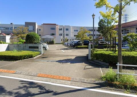 多摩市立諏訪小学校まで約898m