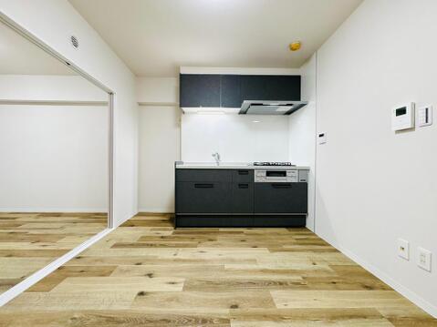約6.0帖のダイニングキッチン。フルリフォームにより新築のように綺麗なお部屋です。