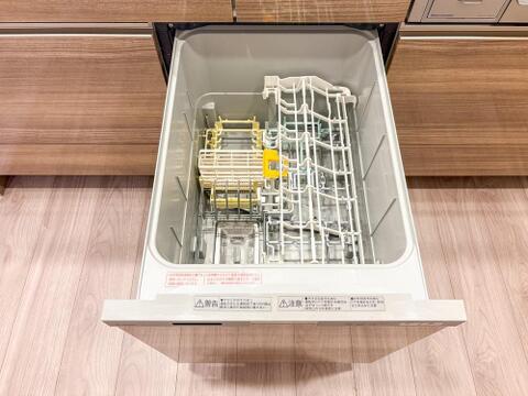 通常の手洗いでは使用出来ないほど高温のお湯や高圧水流を使うことで汚れを効果的に落とすことができる。