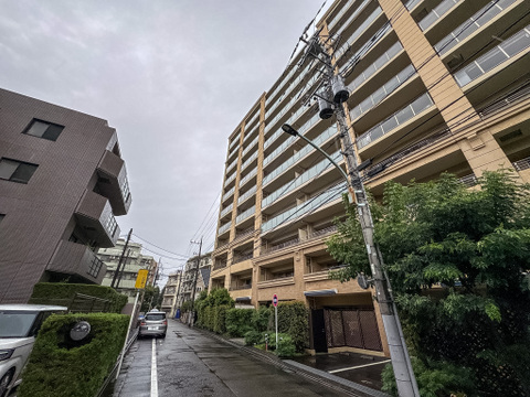 前面道路の幅員や歩道の有無など、お子様の通学路の安全性も含めて現地で詳しくご説明させていただきます