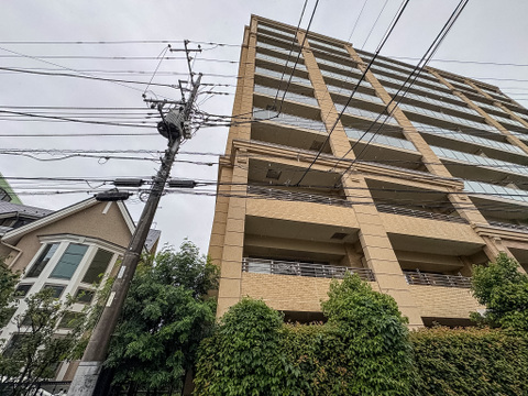 現在居住中ですが、事前予約にて室内内覧も調整いたします。まずは外観や周辺環境、駐車スペースの使い勝手から確認してみませんか。