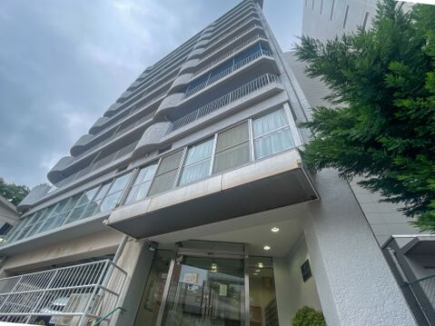 爽やかな風が吹き抜ける開放的なバルコニー!洗濯物もすっきり干せるスペースを確保しています。