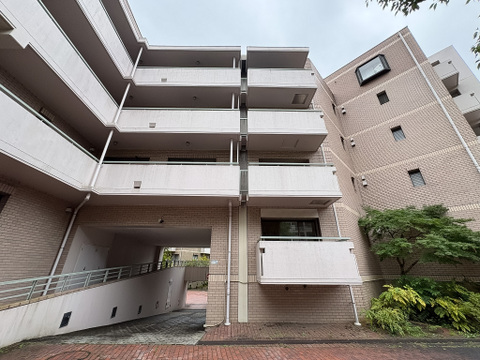 毎日のお買い物も便利なエリアで暮らしやすさを実現するための住環境が整っています。