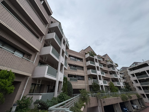物件の陽当りや通風・仕様設備やお部屋の大きさの比較、近隣・周辺環境や街並みなど、掲載していない情報が現地にはたくさんあります。是非現地をご確認ください。