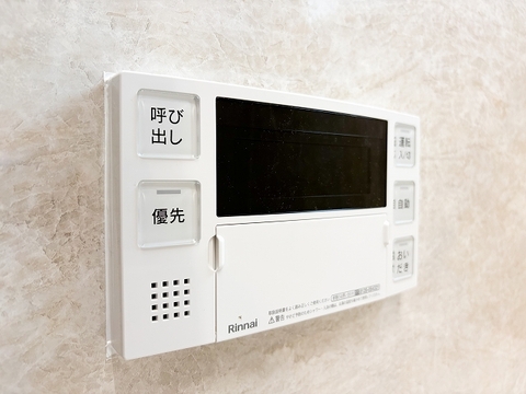 追い炊き機能付きの給湯器。いつでも温かいお風呂に入れて、一日の疲れもスッキリ♪