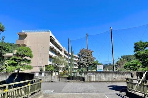 青梅市立第六中学校まで約2300m