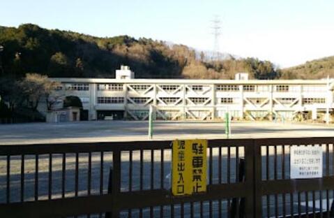 青梅市立第七小学校まで約1527m