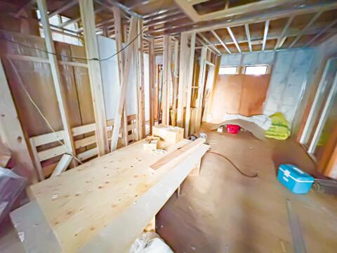 目の前をオープンにすることで開放感があり、コミュニケーションが円滑になる対面式キッチン。家族の顔がよく見えるキッチンスペースです。2026/9/13撮影