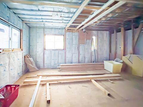 広々としたLDKは、開放的な雰囲気で住まう人の暮らしをワンランク上に導いてくれる、そんな期待に満ちた住空間です。2026/9/13撮影