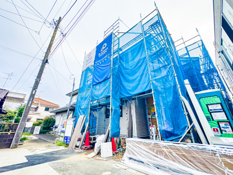 周辺に建ち並ぶ邸宅も、それぞれに個性がありながらも全体的に瀟洒な雰囲気を醸し出している邸宅街の一角。2026/9/13撮影