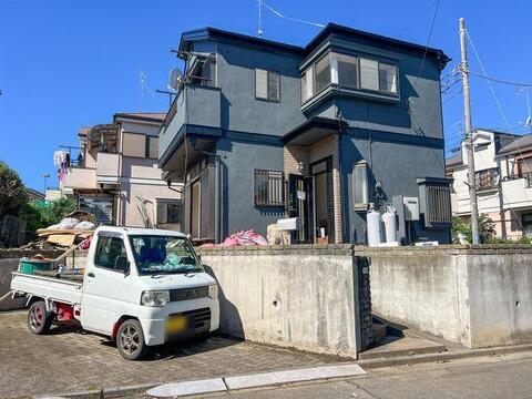 お車の出し入れがしやすいカースペースを確保。工事中ですが現地の陽当たり等ご確認いただけます。