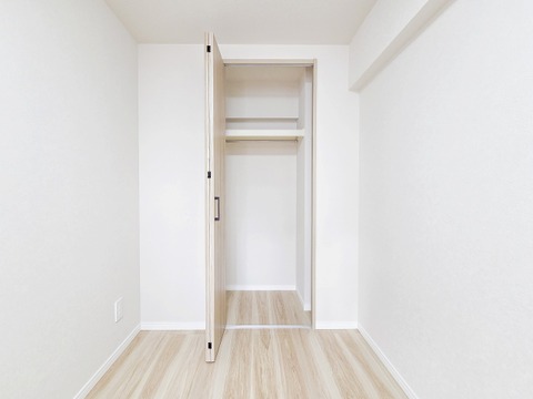 収納力のある居室は、衣類や荷物がすっきりと収まり、広々とした空間が確保されます。整理整頓が楽にできるため、日常の生活が快適で充実したものに変わります。