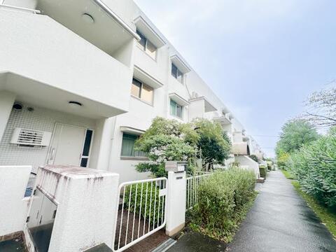 専有面積98.48平米を確保した、ゆとりある4LDK。ご家族それぞれのプライベート空間を確保しやすく、ファミリーにも嬉しい広さが魅力の住まいです。