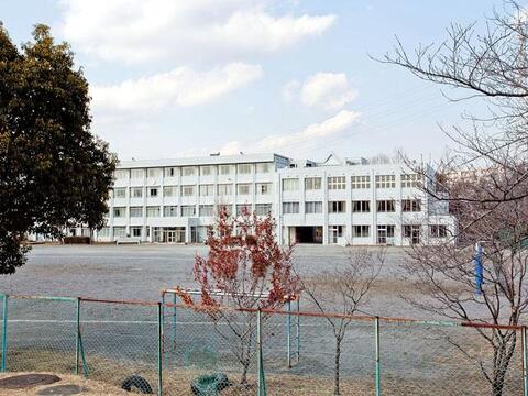 多摩市立瓜生小学校まで約358m
