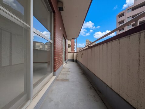 便利な物干し金具を完備した、南向きのバルコニーです。