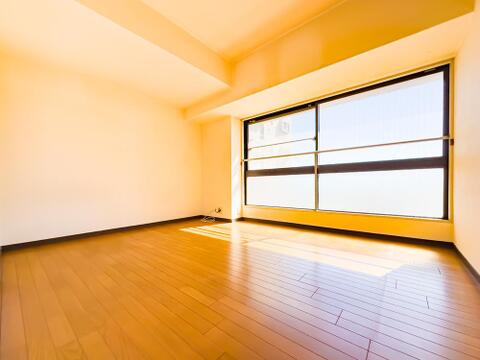 住まう人の感性を刺激する上質なリノベーション空間。良い物に触れ、良い場所に身を置く喜びが、暮らしの質を高めてくれます。※リフォーム前のお写真です。現地(2026年9月)撮影