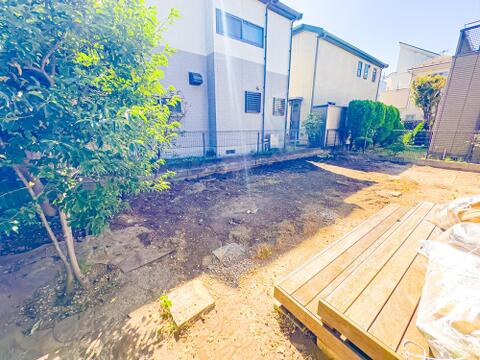 広めのテラスに自分だけの特別な空間。愛するペットと豊かなお時間を過ごせます。ドックランも作れる広さです。2026/10/8撮影