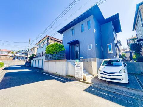 約49坪のゆとりある敷地。清水ハウス施工のモダンな邸宅です。リフォームの完成をお楽しみに。2026/10/8撮影