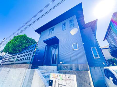外壁が綺麗に保たれております。2026年11月上旬内装リフォーム完成予定です。詳細はお気軽にお問い合わせください。2026/10/8撮影