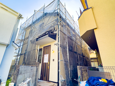日当たり良好な南向き住戸です。納戸はテレワークルームなどにもご利用いただけます。2026/10/8撮影