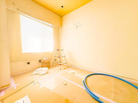 子供部屋や書斎、テレワークルームなどにするにも丁度良い広さの居室。使い方は貴方次第です。※リフォーム中のお写真です。2026/10/8撮影