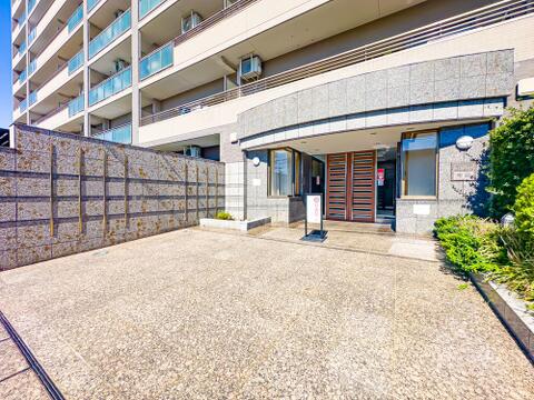 お部屋は南東向きで、日当たりが良好です。愛するペットを飼育可能です。2026/10/11撮影