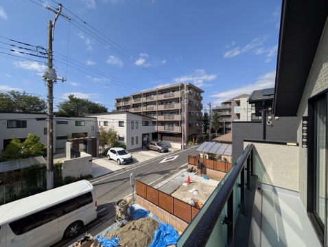 閑静で落ち着いた街並み。周辺の穏やかな住環境の良さが感じられます。