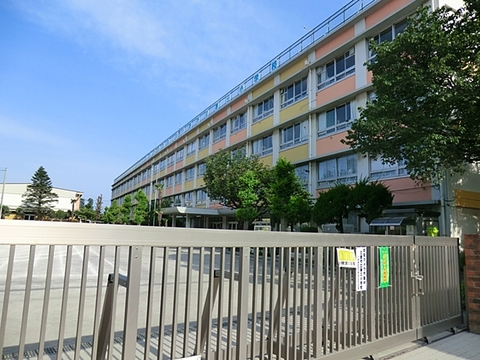 三鷹市立第三小学校 1360m