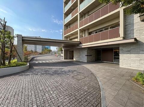 2026年9月リフォーム完了済み。RC造地下1階付地上15階建5階部分「4LDK」の住まい。多摩都市モノレール線多摩センター」駅まで徒歩10分の立地です