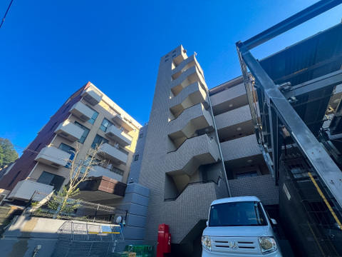 居住中のため、日常生活が感じられる住まいですが、室内はきれいに保たれています。大切に使われているため、次にお住まいになる方にも気持ちよくお使いいただける環境が整っています。