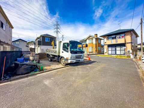 カースペースを2台分ご用意しております(車種による)。お仕事用とプライベート用を使い分けることができます。2026/10/19撮影