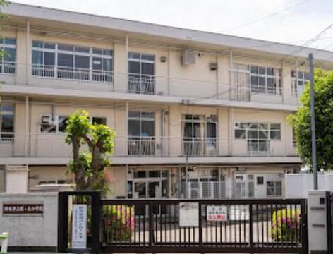 調布市立緑ケ丘小学校まで約424m