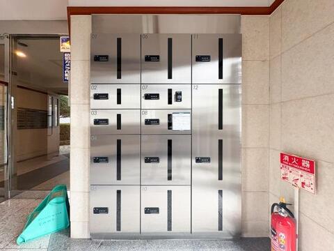 宅配ボックスが設置されたマンションは、不在時でも荷物を受け取れる大変便利な設備です。日常の利便性を高める充実した設備として、現代の生活をしっかりサポートします。